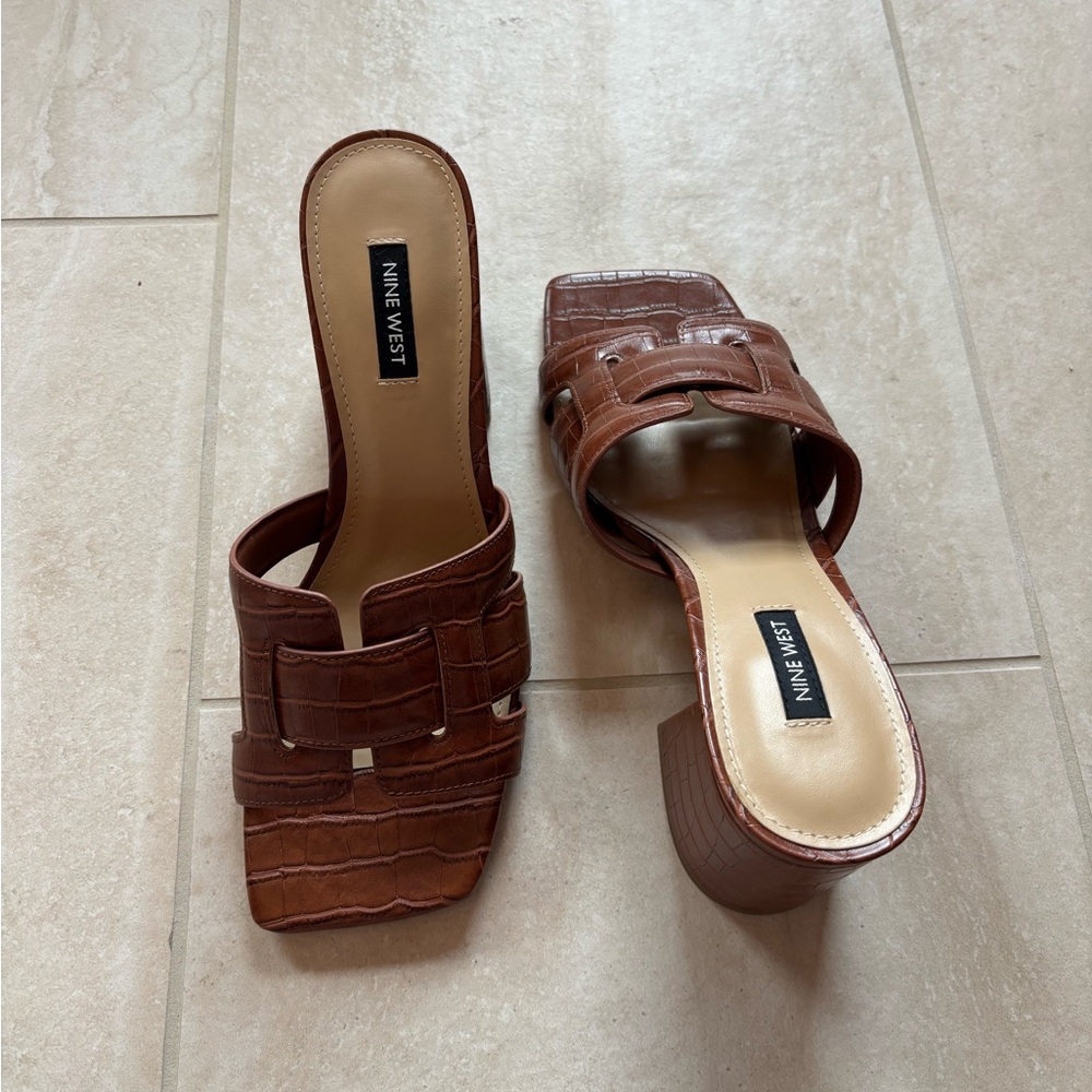 NEW Nine West croc embossed chunky heel